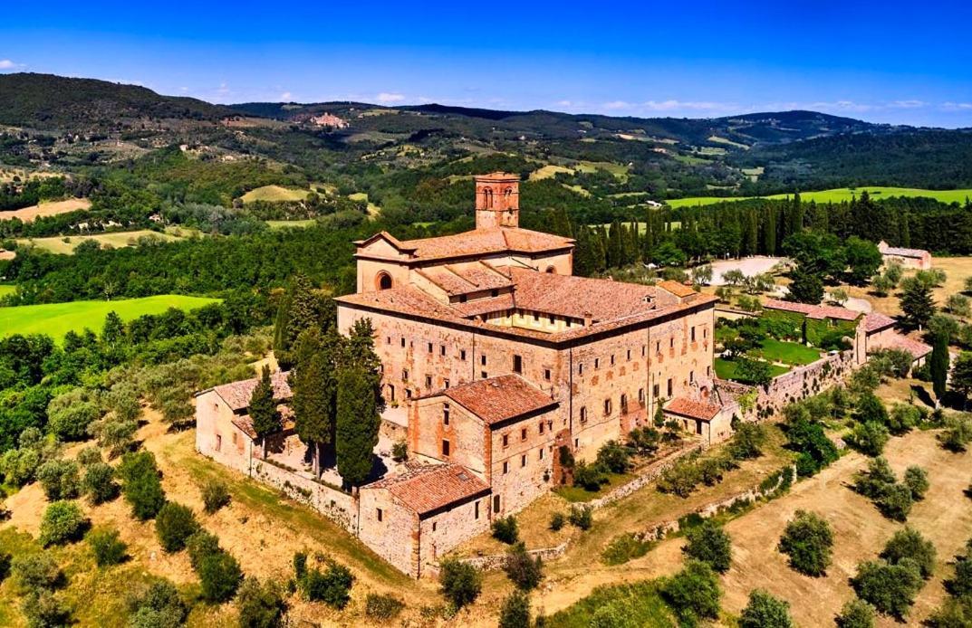 Fattoria Monastero Sant'Anna In Camprena Villa ปีเอนซา ภายนอก รูปภาพ