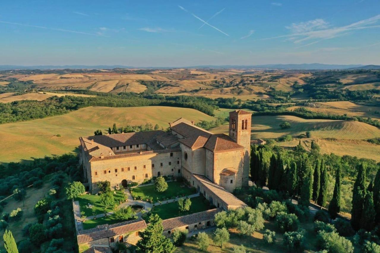 Fattoria Monastero Sant'Anna In Camprena Villa ปีเอนซา ภายนอก รูปภาพ